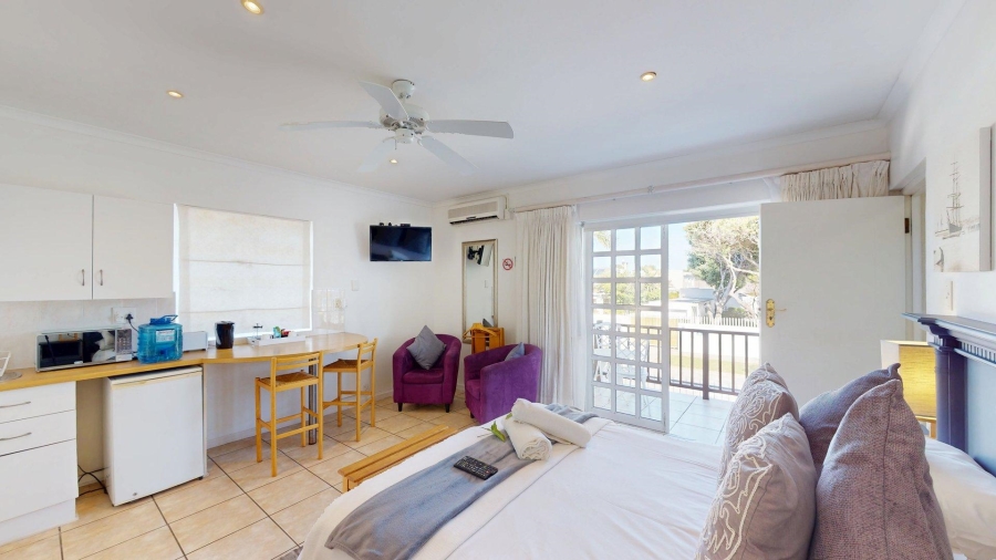8 Bedroom Property for Sale in Summerstrand Eastern Cape